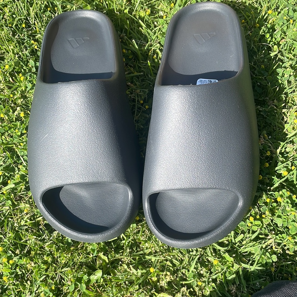 Yeezy SLIDE Onyx Size 12